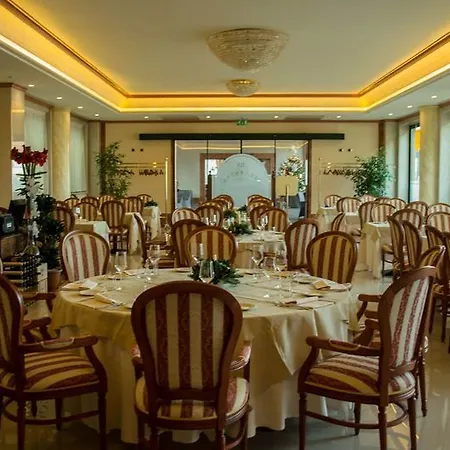 Palace 4*