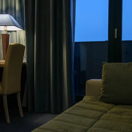 Palace 4*