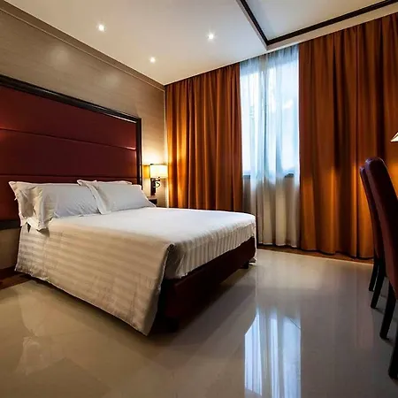 מלון Palace 4*